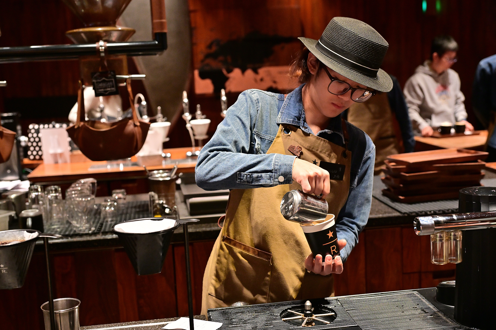 Shanghai through cinema: Café culture