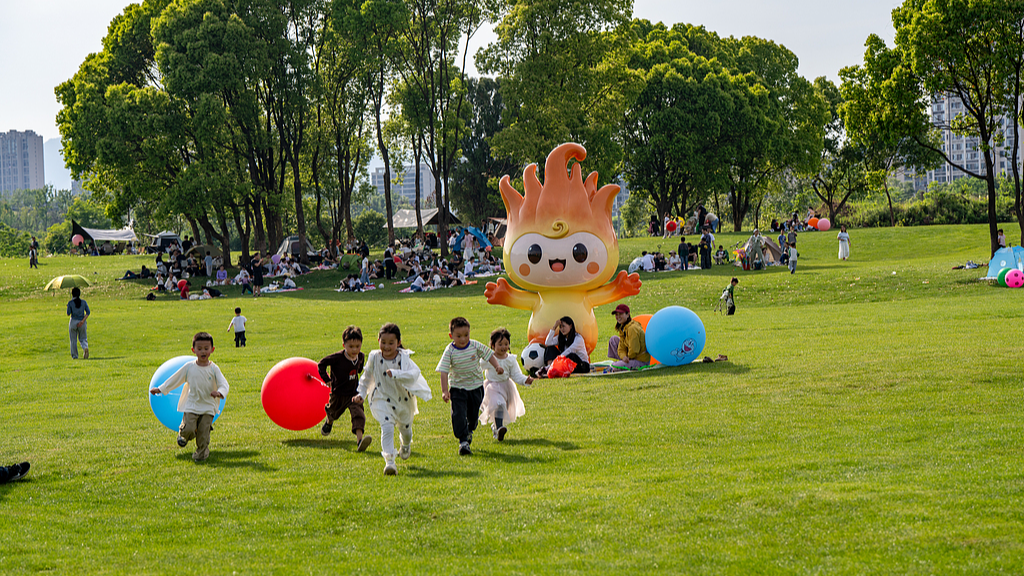 A lakeside park is bustling with visitors as families and tourists enjoy camping and leisure activities, Jinhua City, east China's Zhejiang Province, May 4, 2026. /VCG
