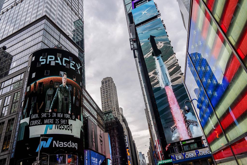 SpaceX CEO Elon Musk displayed on a billboard outside the Nasdaq MarketSite in Times Square, Manhattan, New York City, June 12, 2026. /VCG