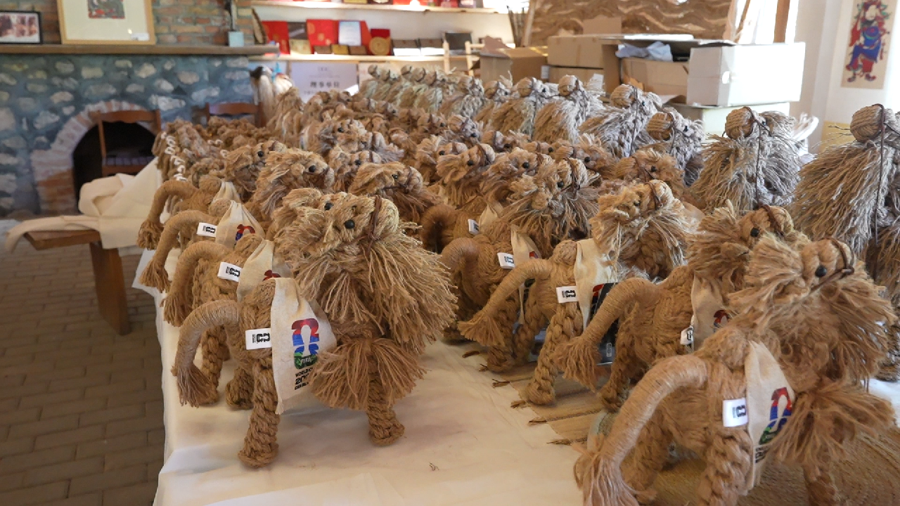 Ningxia's traditional hemp weaving art shines during FIFA World Cup