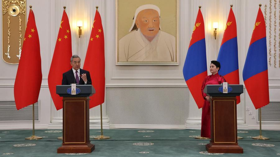 Chinese FM: China stays committed to being good neighbor with Mongolia