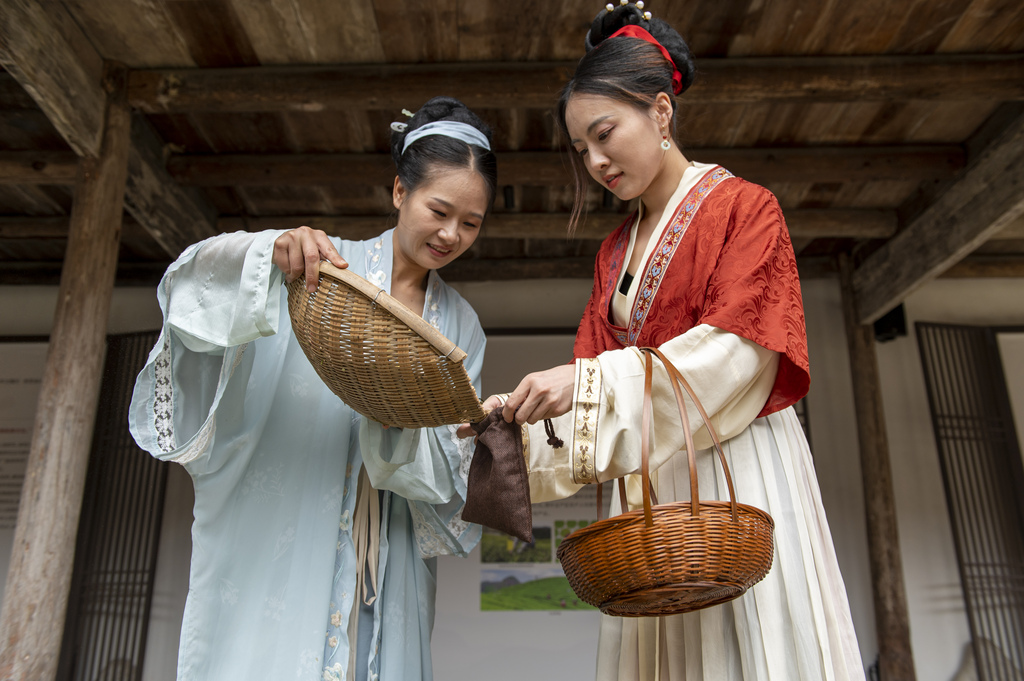 A special folk art show featuring items of national intangible cultural heritage is held at the Yushan Ancient Tea Plantation in Pan'an County, Jinhua City, Zhejiang Province, on 13 June 2026. /VCG