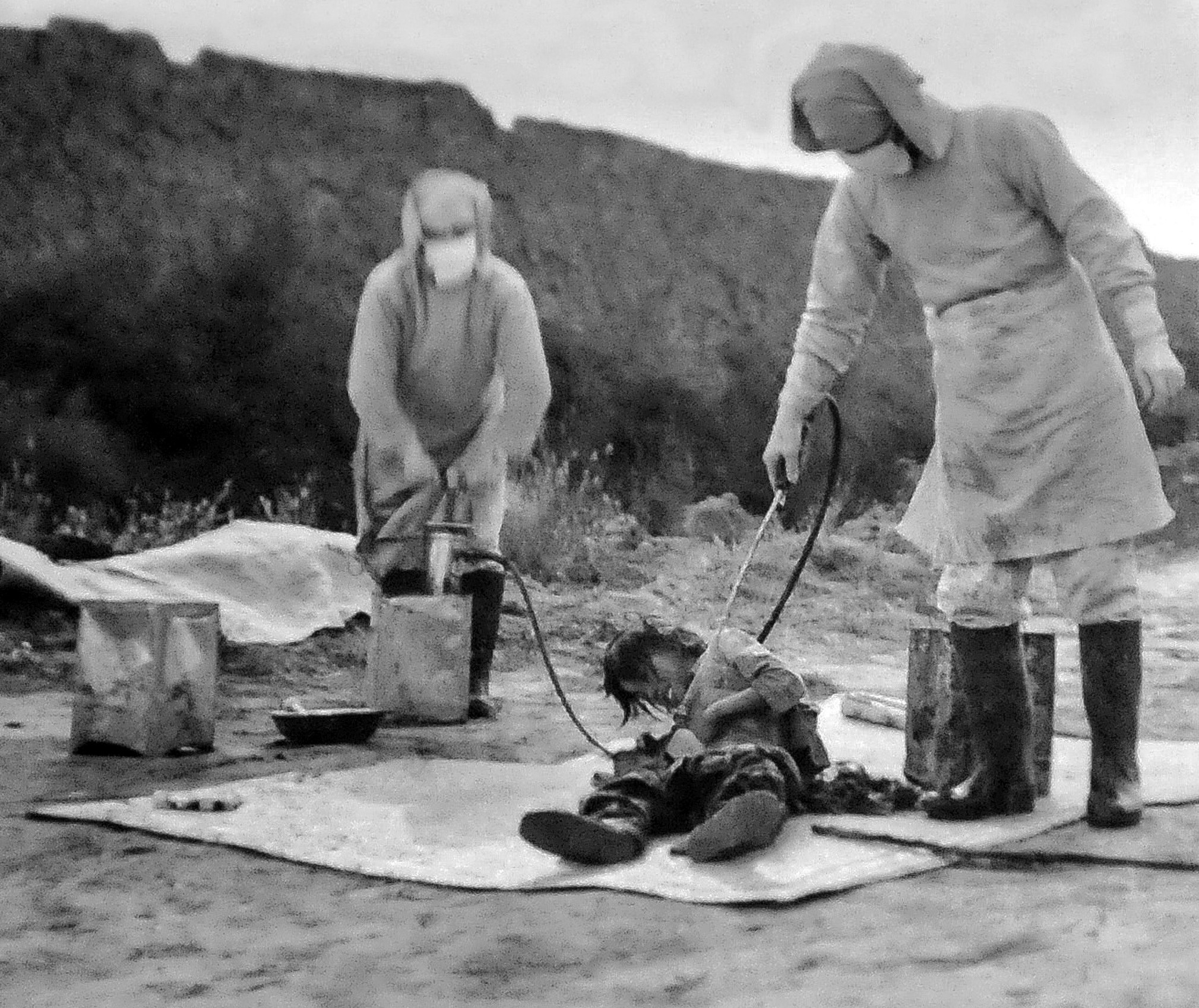 An undated file photo of Japanese staff conducting an experiment on a prisoner at the Unit 731 base in northeast China during World War II. /CFP