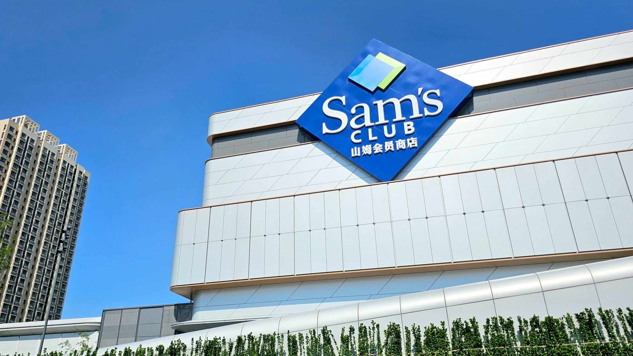 China's market regulator summons Walmart China over food safety issues