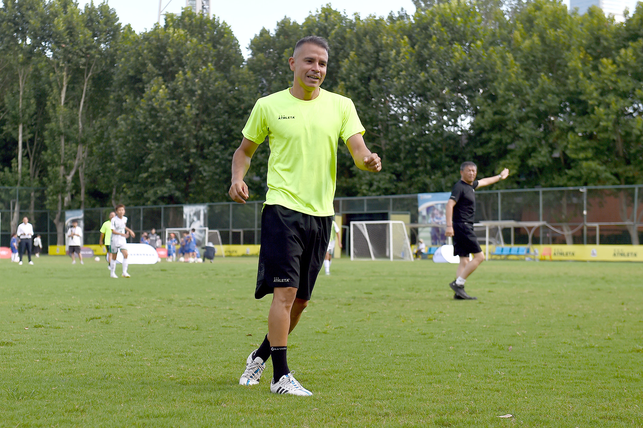 Javier Saviola of Argentina takes part in a friendly match with a group of teenagers in Nanjing, east China's Jiangsu Province, August 15, 2025. /VCG