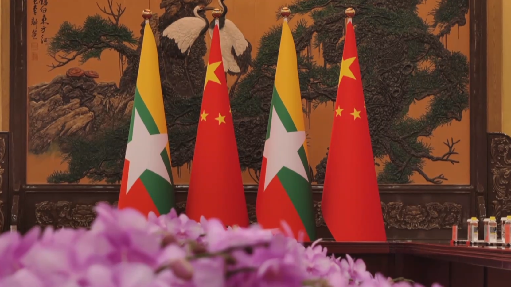 Chinese president holds talks with Myanmar counterpart