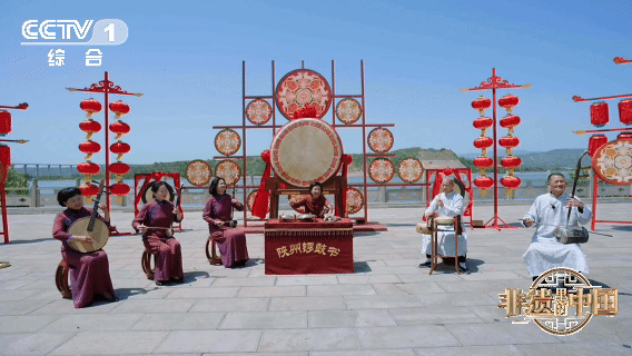 In Henan, traditional drum performances combine music, narration, singing, dance and martial arts. /CMG