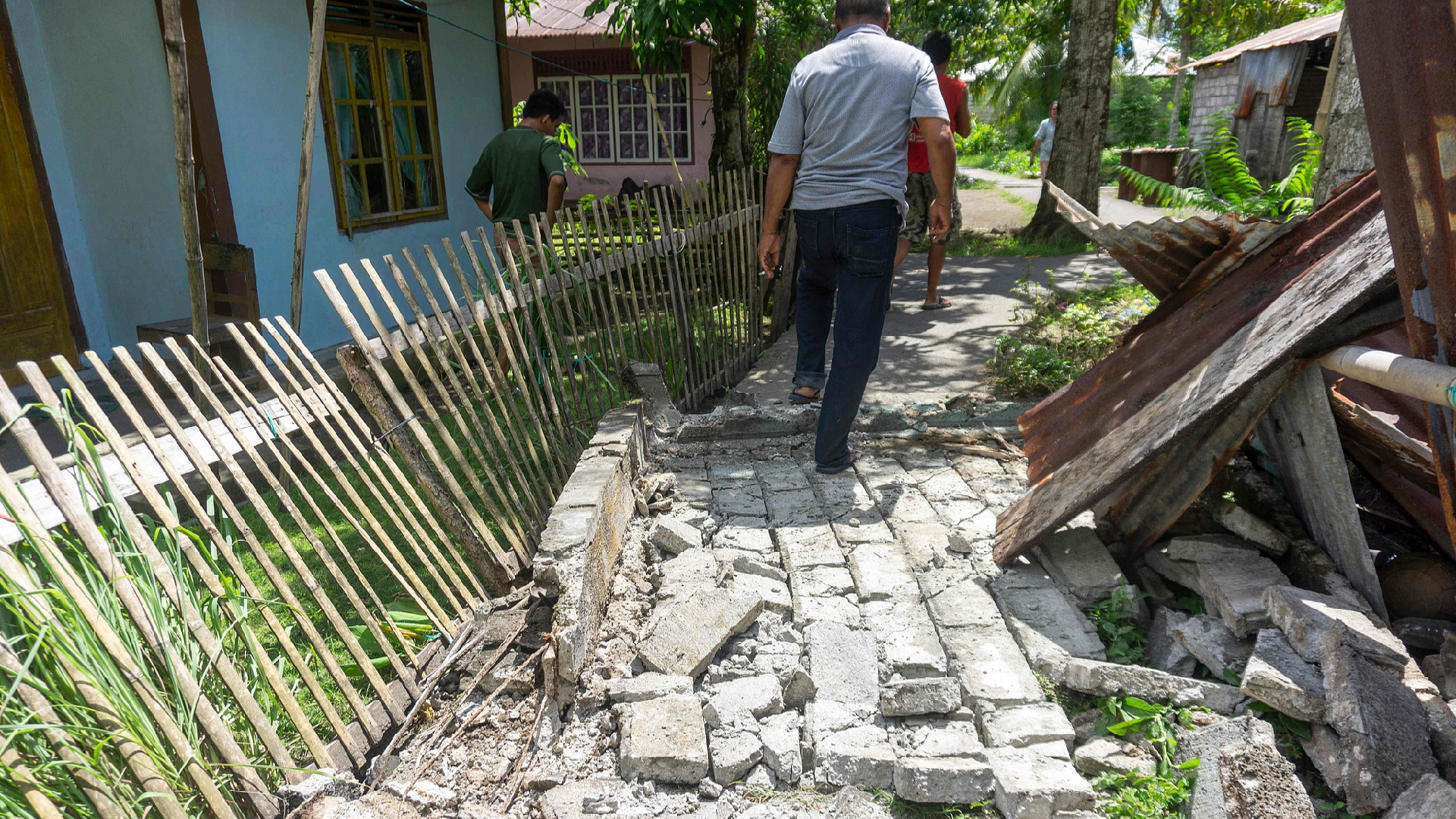 Live: M6.7 quake jolts Indonesia's Sulawesi Island