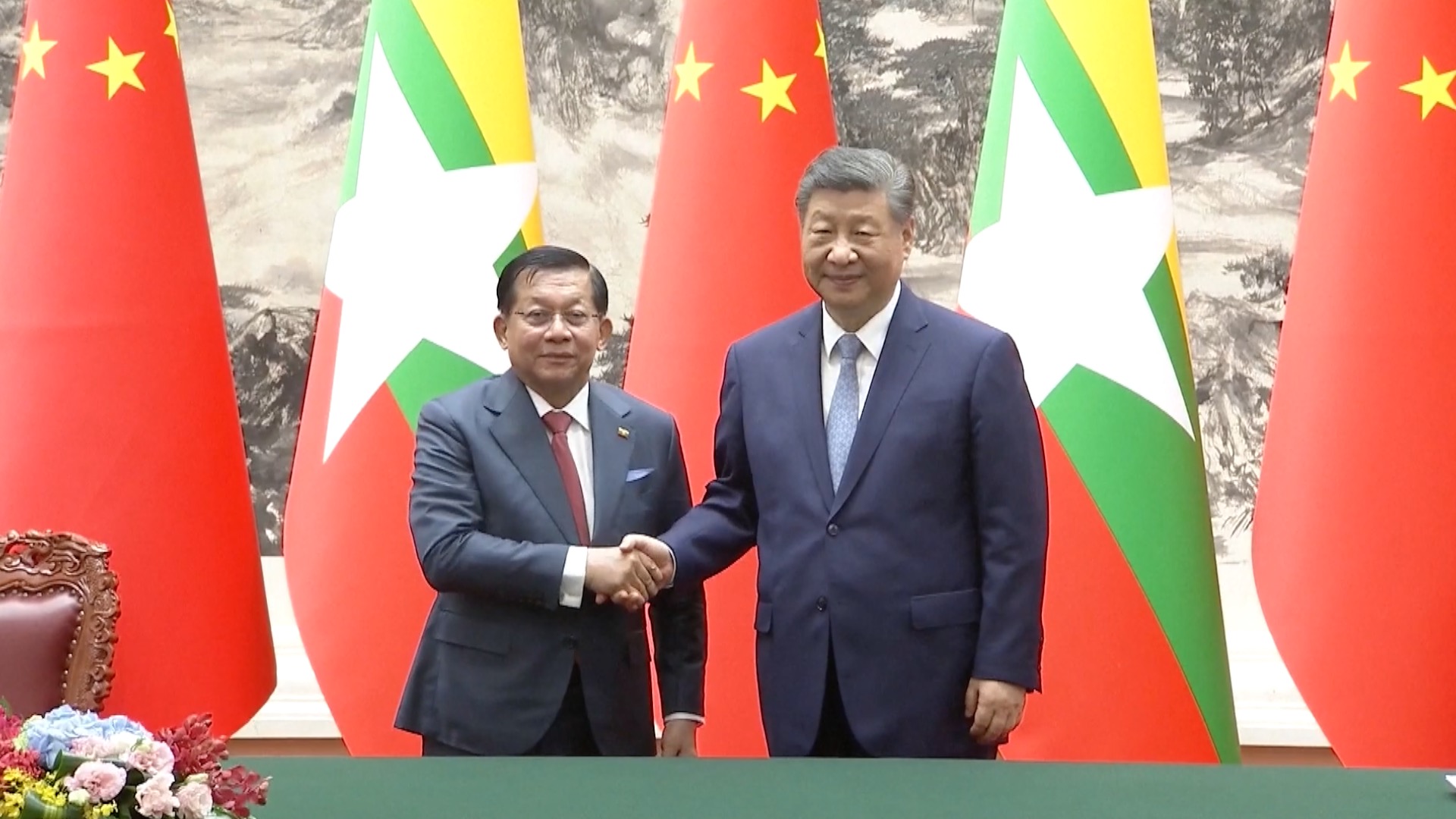 Presidents of China, Myanmar attend signing ceremony