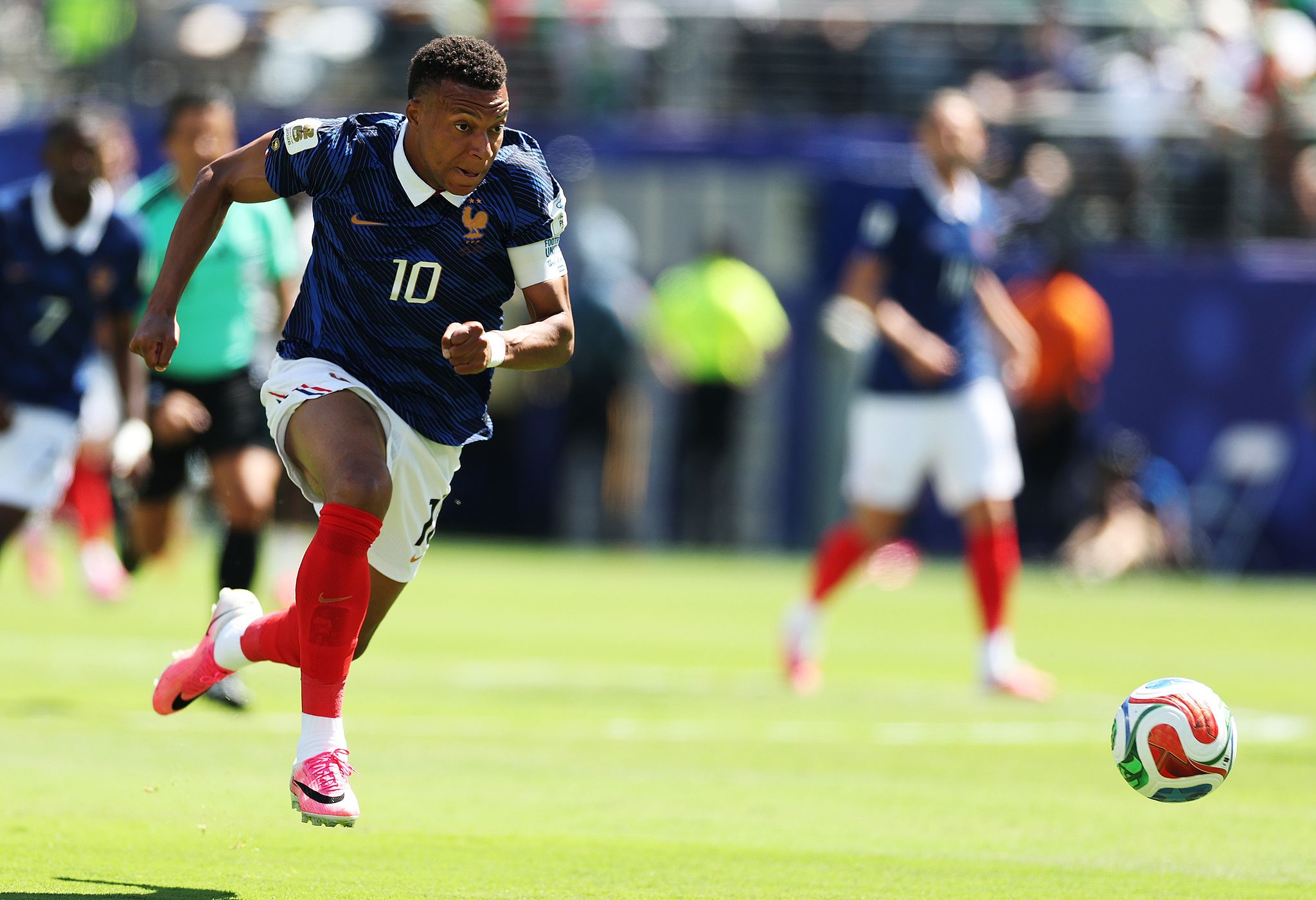 France striker Kylian Mbappe (#10) dribbles the ball in the Group I match against Senegal at the 2026 FIFA World Cup in East Rutherford, New Jersey, June 16, 2026. /VCG