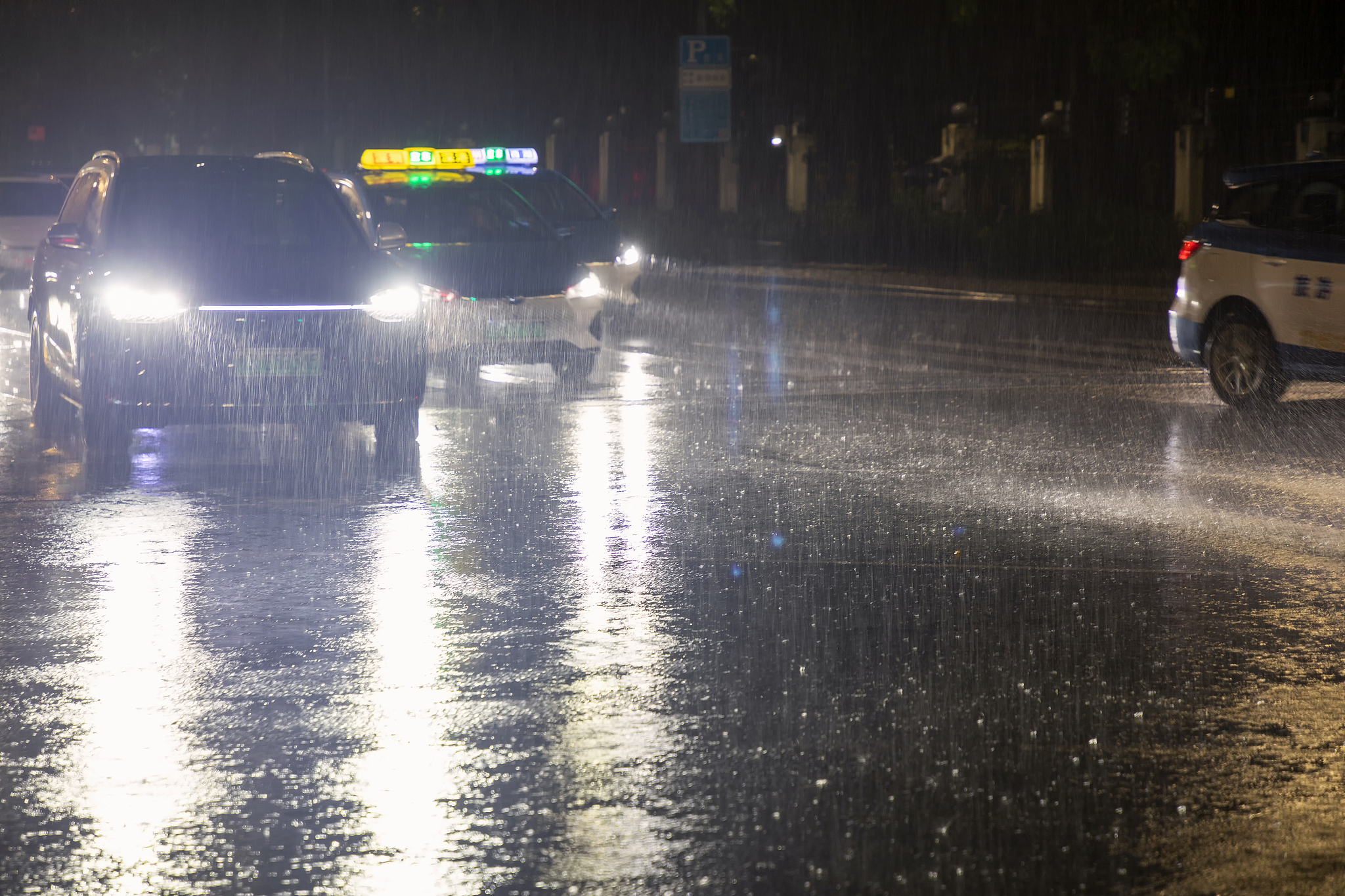 Sustained heavy rain sweeps Shenzhen, Guangdong Province, south China, June 16, 2026. /VCG