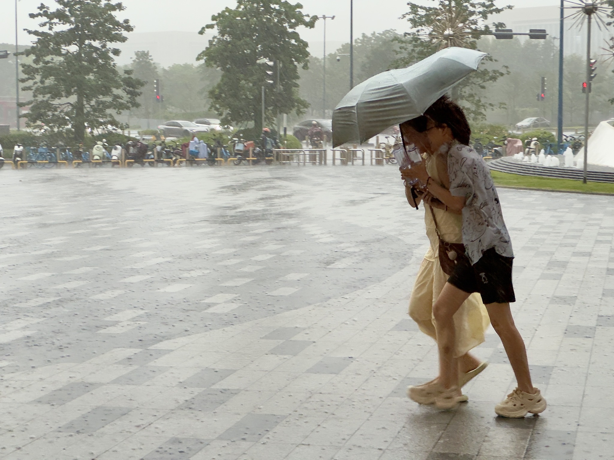Heavy rain hits Foshan, Guangdong Province, south China, June 15, 2026. /VCG