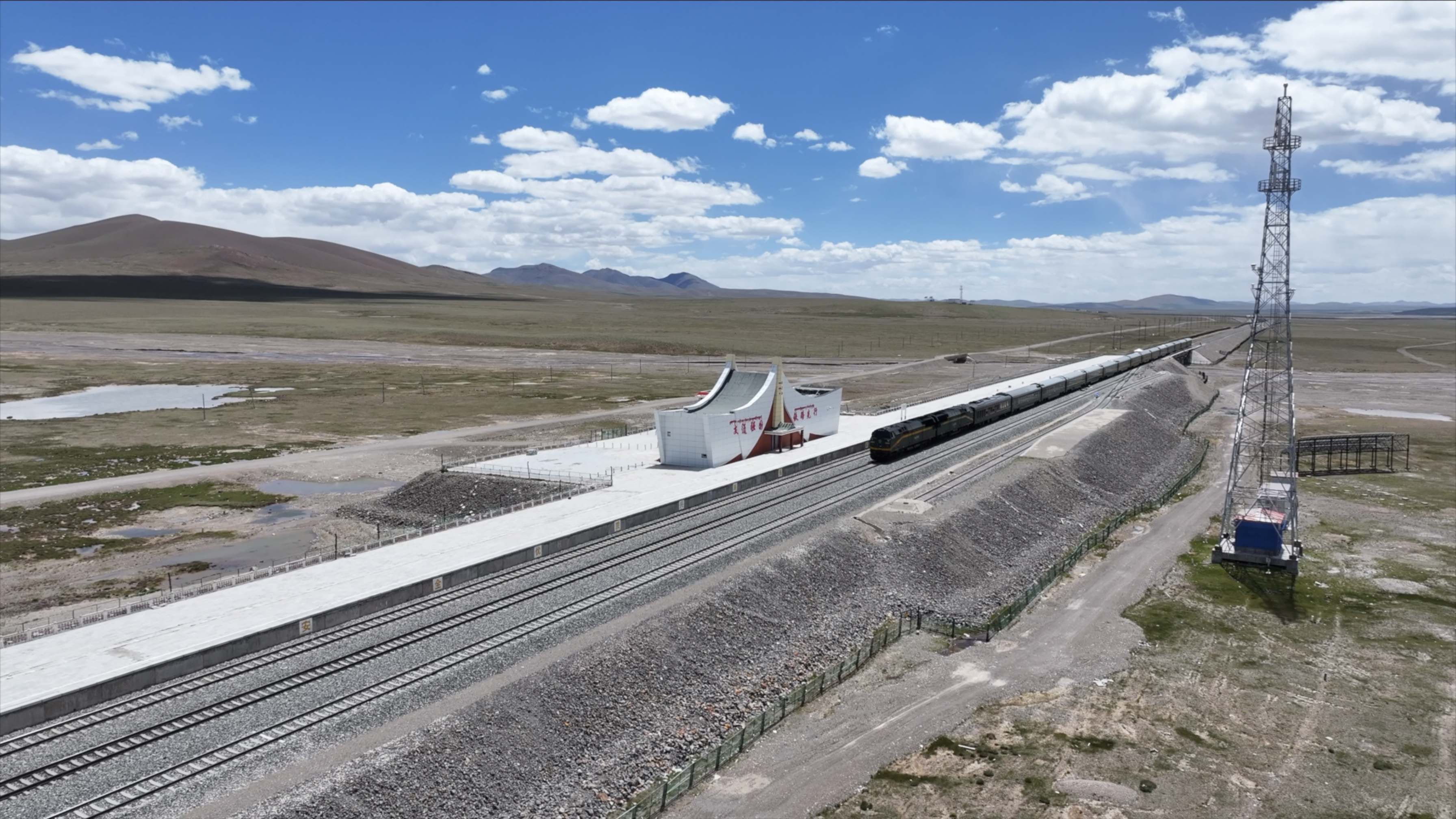 A train passes Tanggula Railway Station, the world's highest railway station, at Haixi Mongolian and Tibetan Autonomous Prefecture, Qinghai Province, in July, 2024. /China Railway Qinghai-Xizang Group