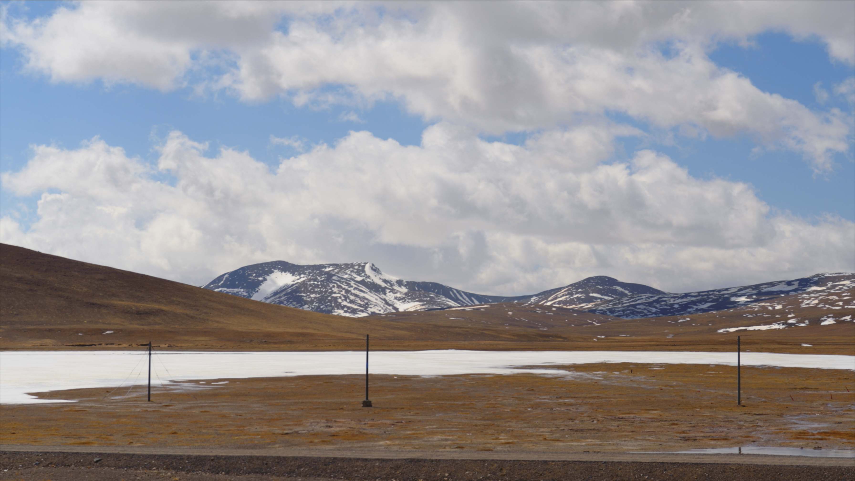 The natural scenery of the Tanggula Mountains, at the border area between northwest China's Qinghai Province and southwest China's Xizang Autonomous Region, May 23, 2026. Zhang Chao/CGTN