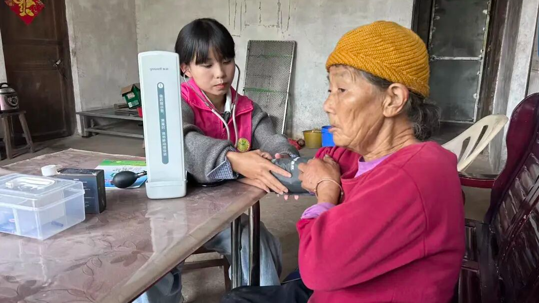 The doctors who never leave their villages