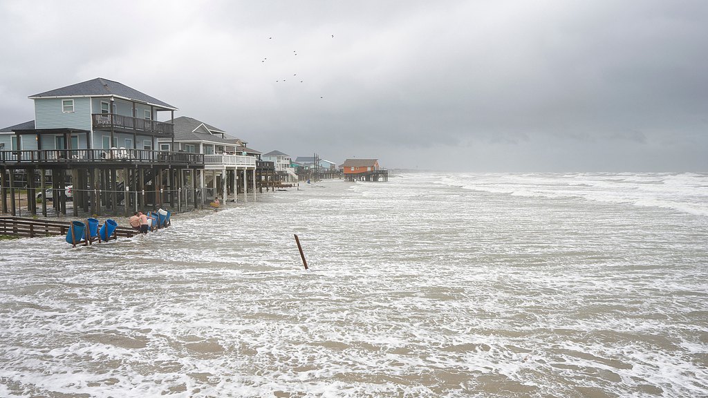 Heavy surf stirred up by Tropical Storm Arthur batters the beach in Surfside, Texas, June 17, 2026. /VCG