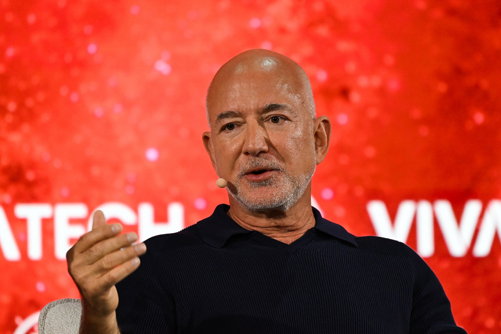 Amazon founder Jeff Bezos speaks at the Vivatech fair in Paris, June 17, 2026. /VCG