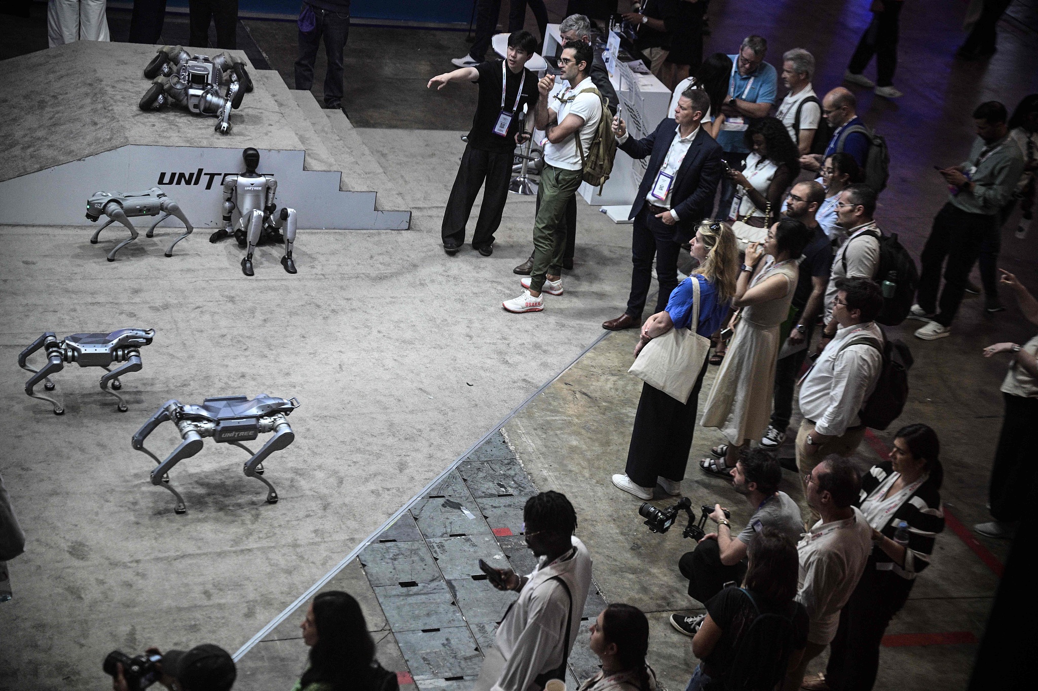 Visitors look at robots by Unitree Robotics company at the VivaTech technology startups and innovation fair at the Paris Expo Porte de Versailles, in Paris, June 17, 2026. /VCG
