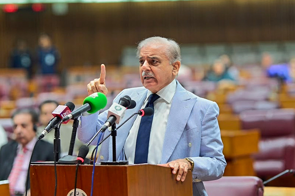 Pakistani Prime Minister Shehbaz Sharif speaks on the US-Iran conflict during a assembly session in the parliament in Islamabad, Pakistan, June 15, 2026. /VCG