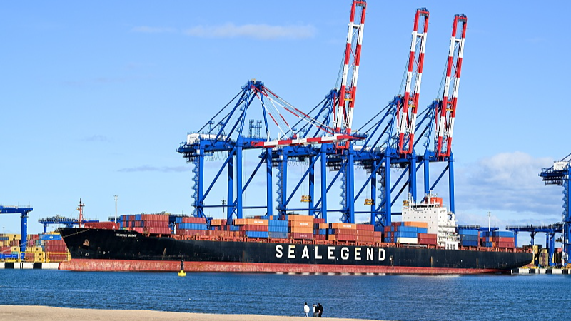 The container ship Istanbul Bridge during unloading in the port of Gdansk, Poland, October 19, 2025. /CFP