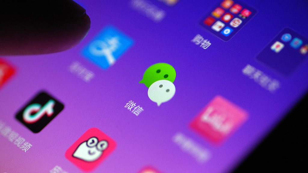 Applications on a smartphone screen. /VCG