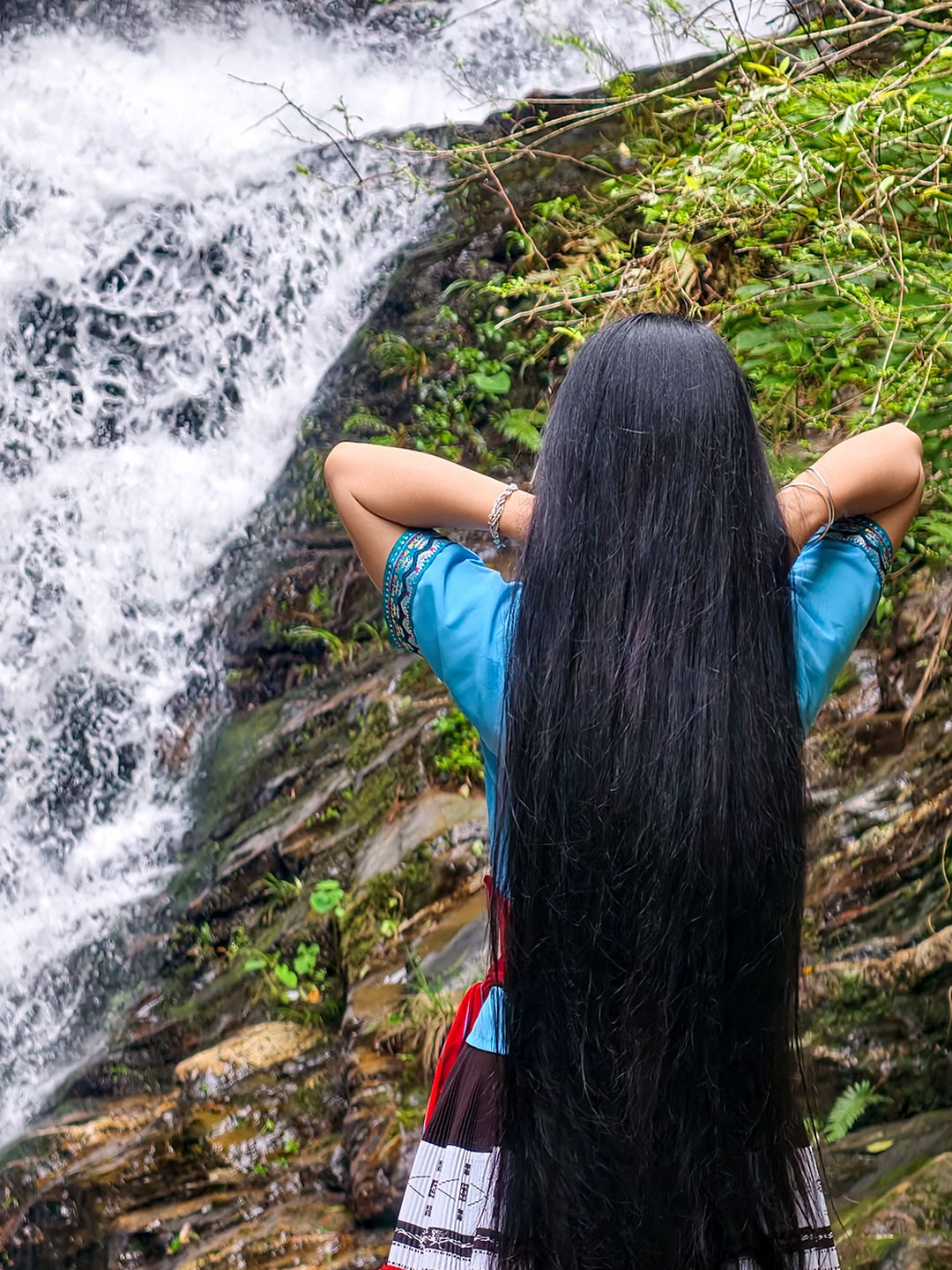 A woman's hair moves like a waterfall amid a mountain breeze. /CGTN