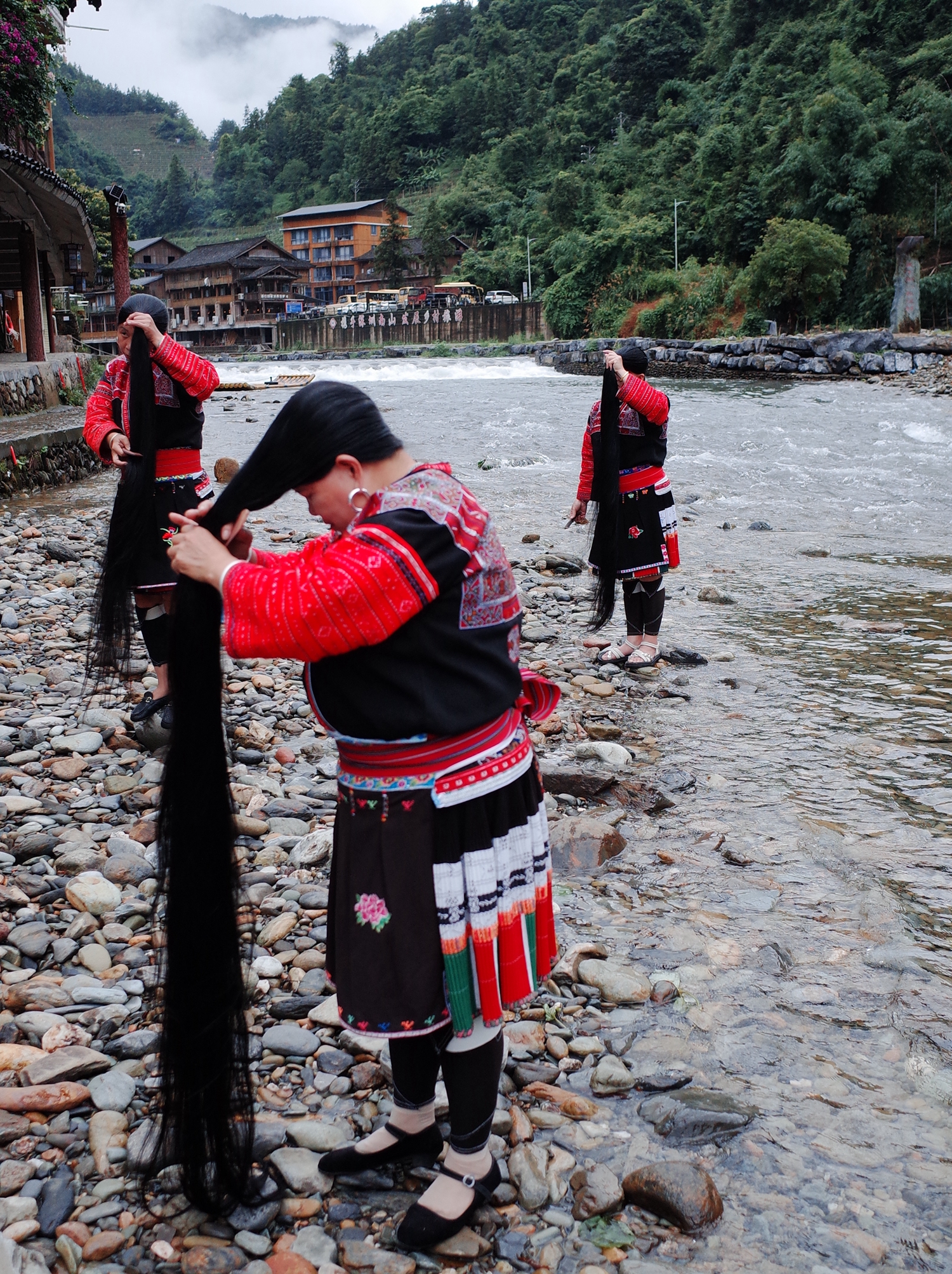 Generations of Red Yao women preserve a unique long-hair tradition. /CGTN