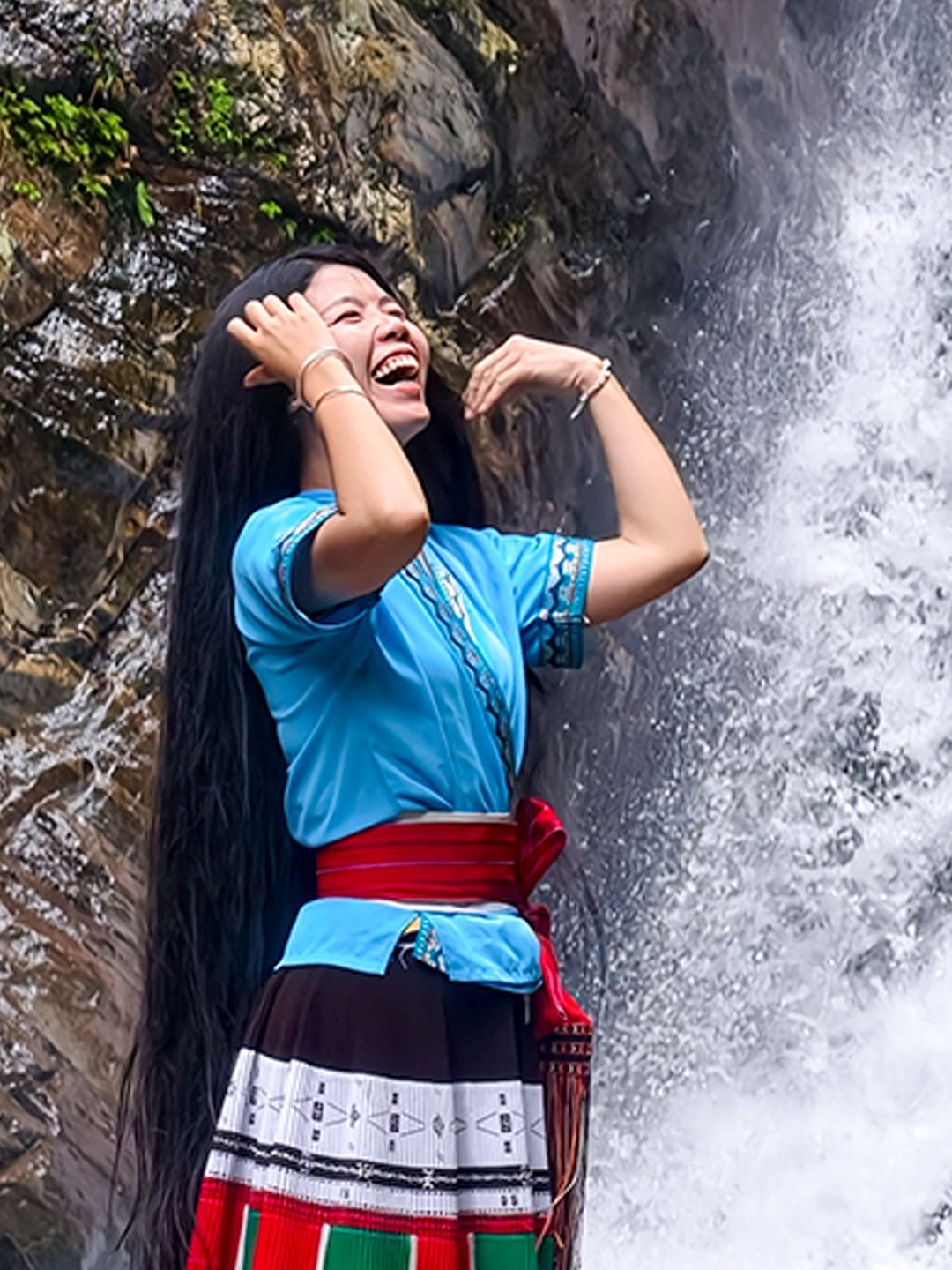 Long hair and mountain waters have flowed side by side for generations. /CGTN