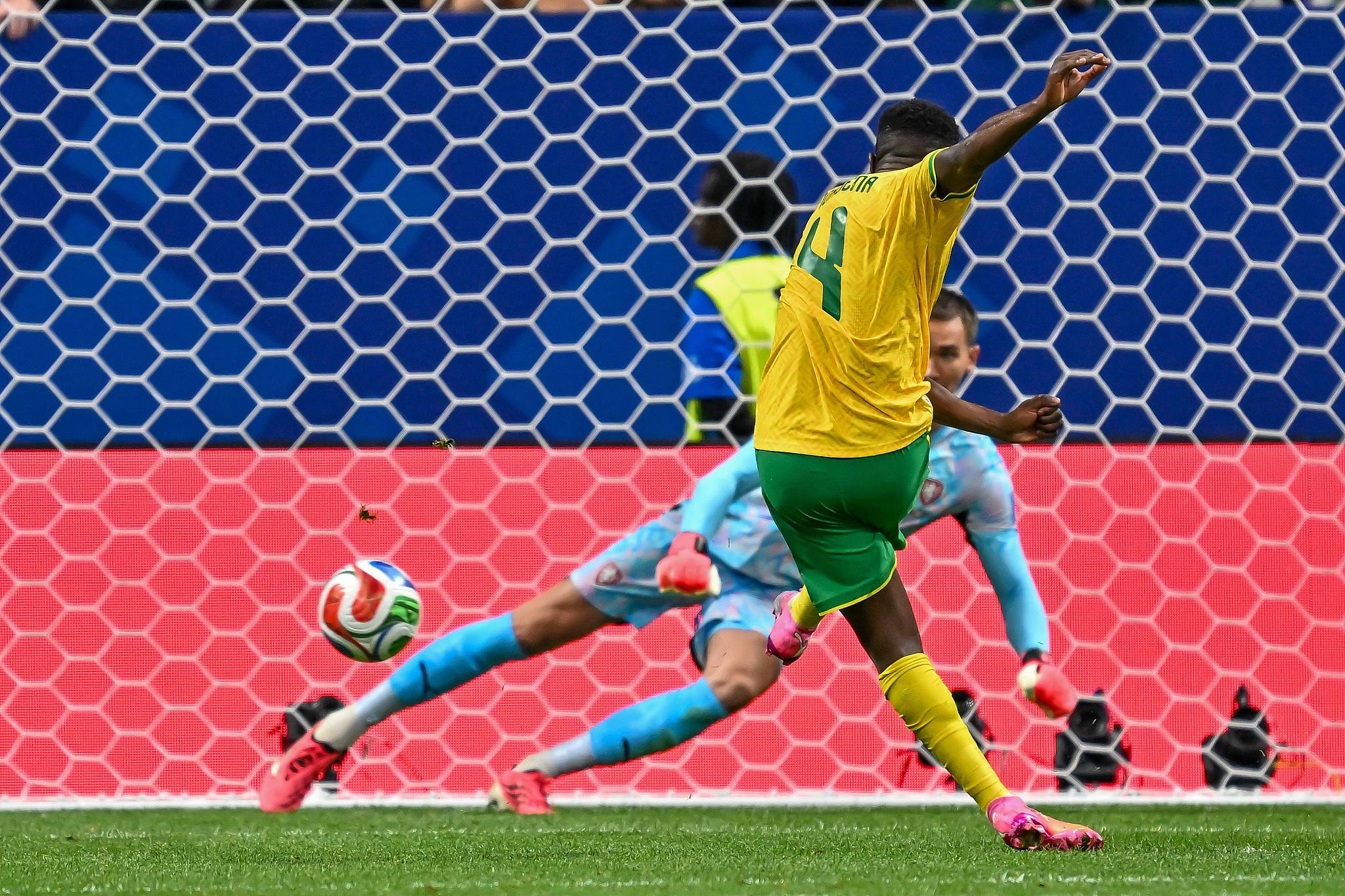 South Africa midfielder Teboho Mokoena (#4) shoots to score a penalty in the Group A match against the Czech Republic at the 2026 FIFA World Cup in Atlanta, Georgia, June 18, 2026. /VCG