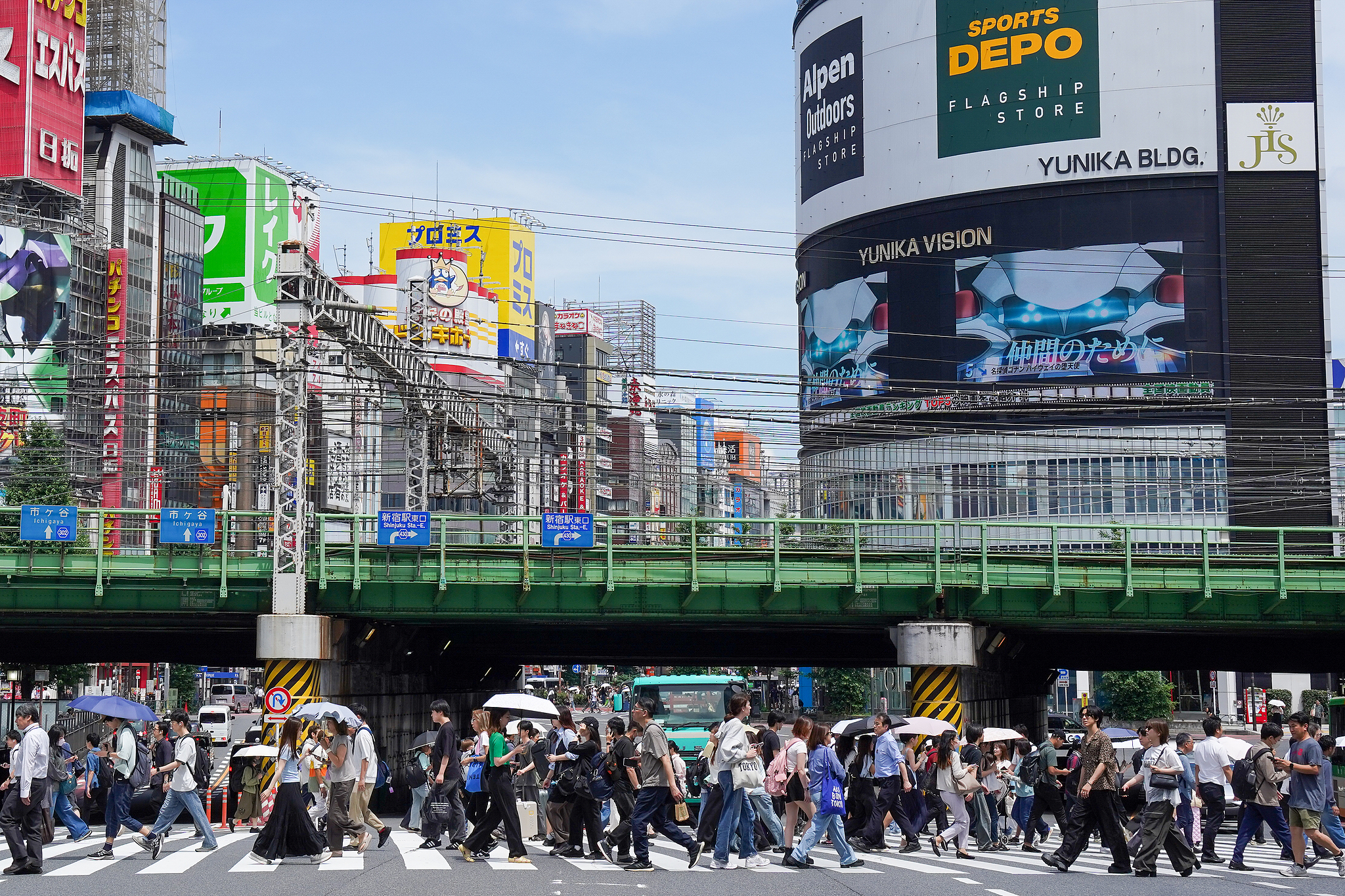 A busy street in Tokyo's Shinjuku District, Japan, June 19, 2026. /CFP