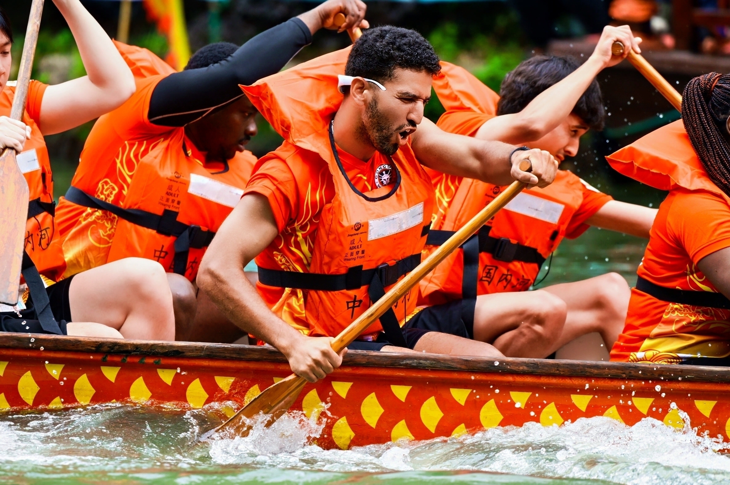 Overseas paddlers give it their all with powerful strokes in Hangzhou, east China's Zhejiang Province, June 19, 2026. /Courtesy of CICAF