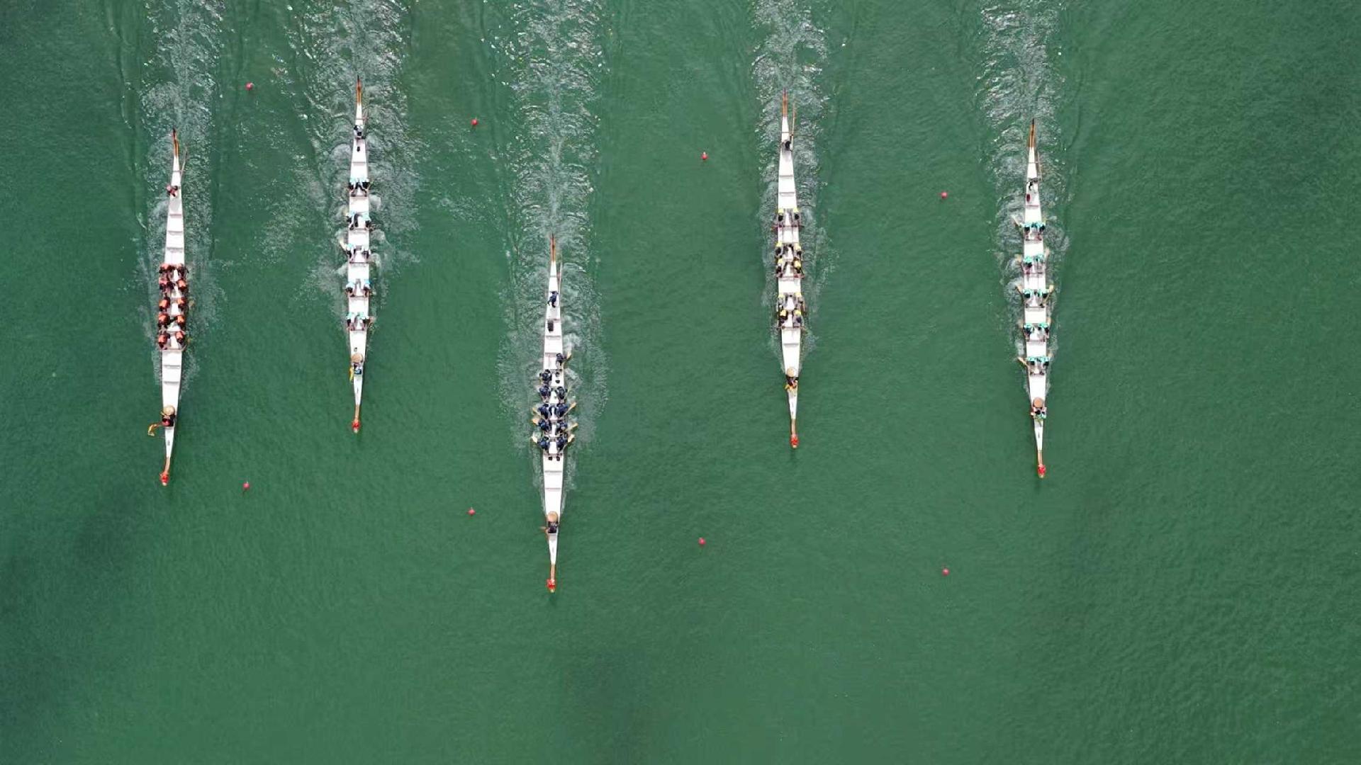 China's highest-altitude dragon boat race held in Lhasa