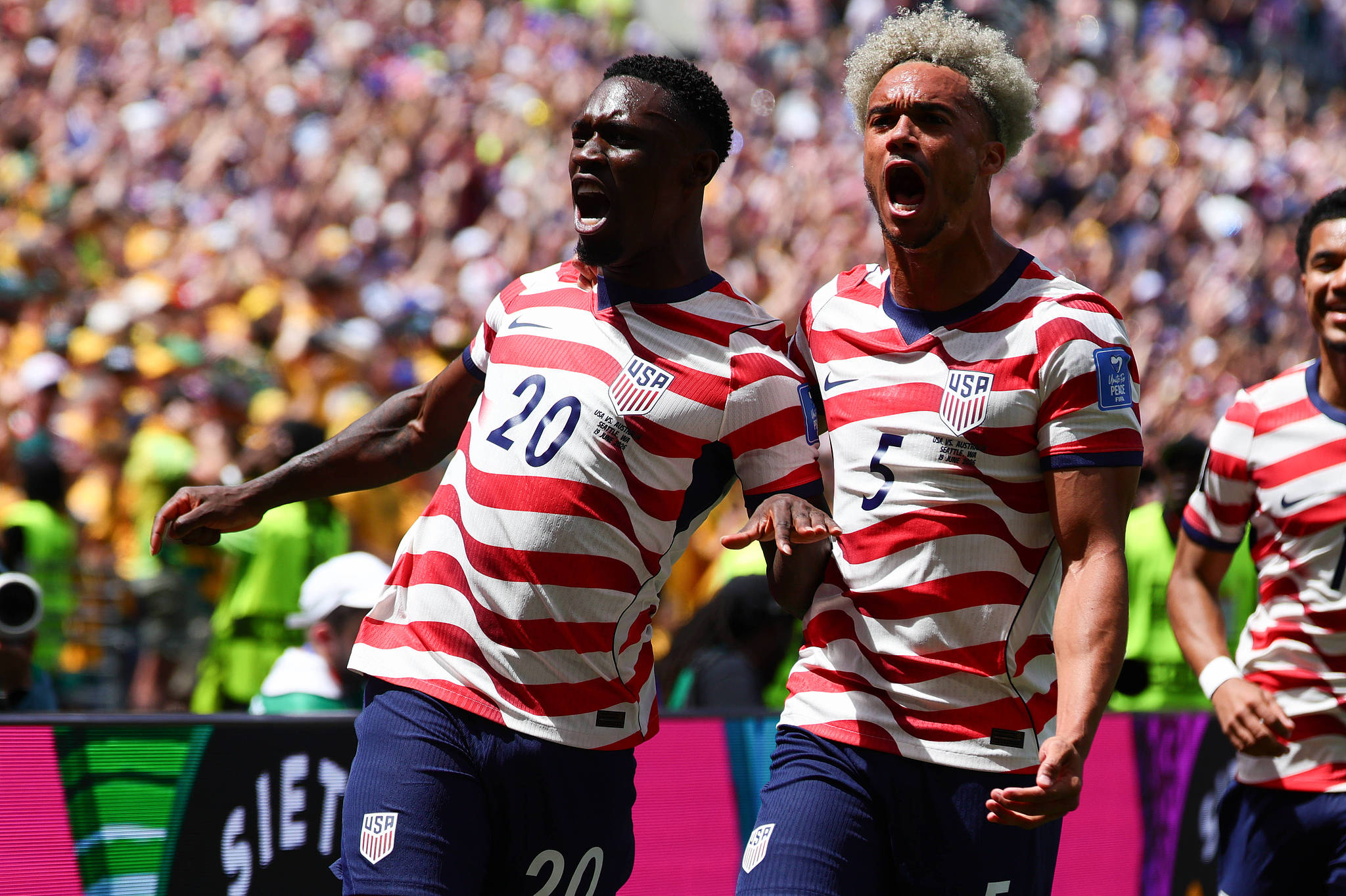 Folarin Balogun (L) and Antonee Robinson of USA celebrate an own goal by Cameron Burgess of Australia during the World Cup clash at Lumen Field, Seattle, USA, June 19, 2026. /VCG 