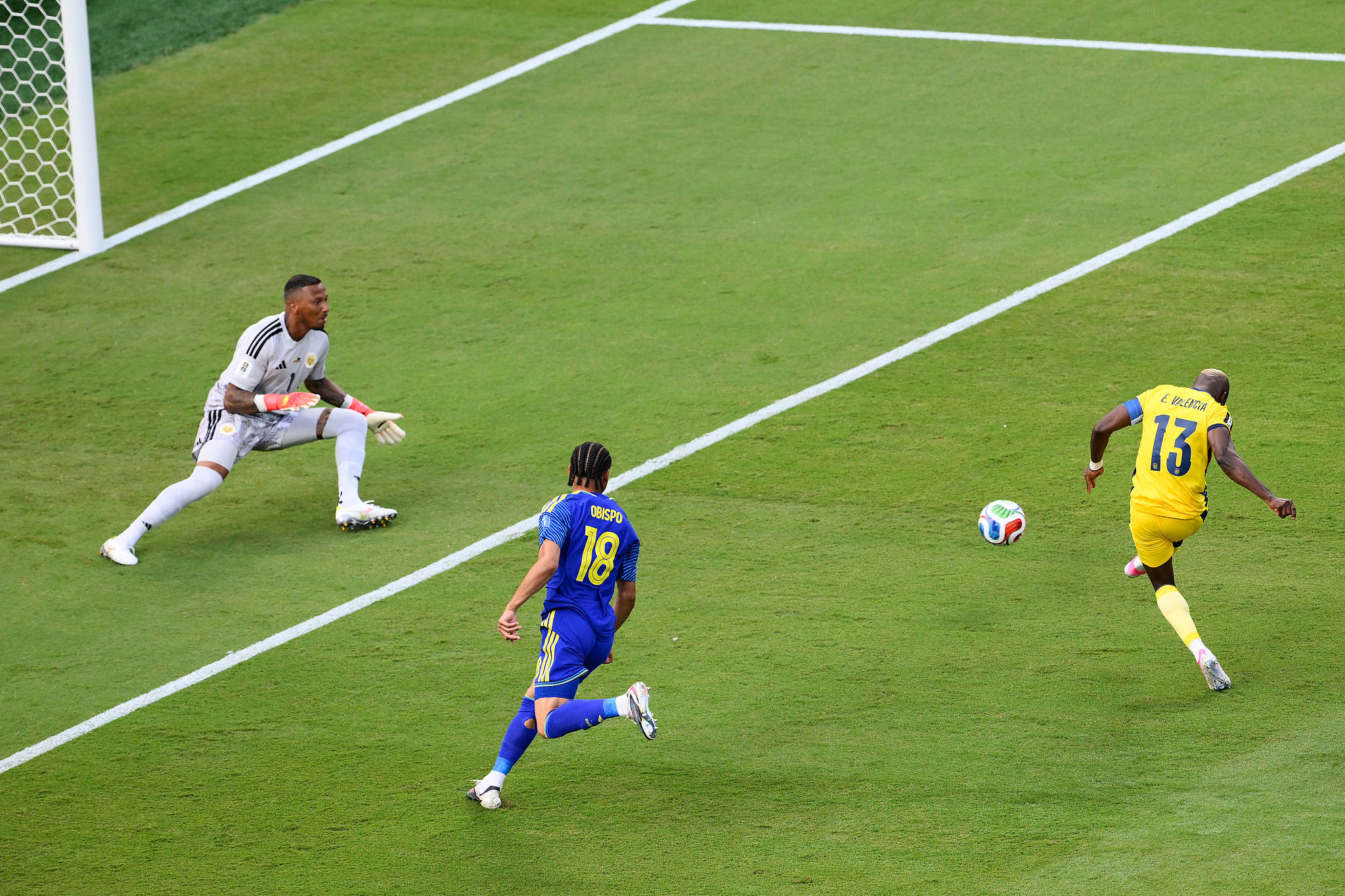 Ecuador striker Enner Valencia (#13) takes a shot against Curacao goalkeeper Eloy Room (#1) in a Group E match at the 2026 FIFA World Cup in Kansas City, Missouri, June 20, 2026. /VCG