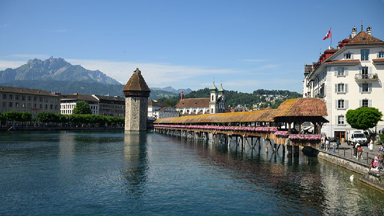 Live: Iranian, US delegations converge on Switzerland for talks