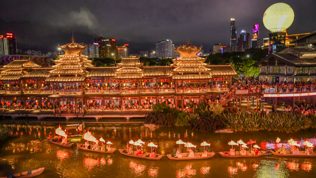 Nanning's hanfu and fish lantern night parade