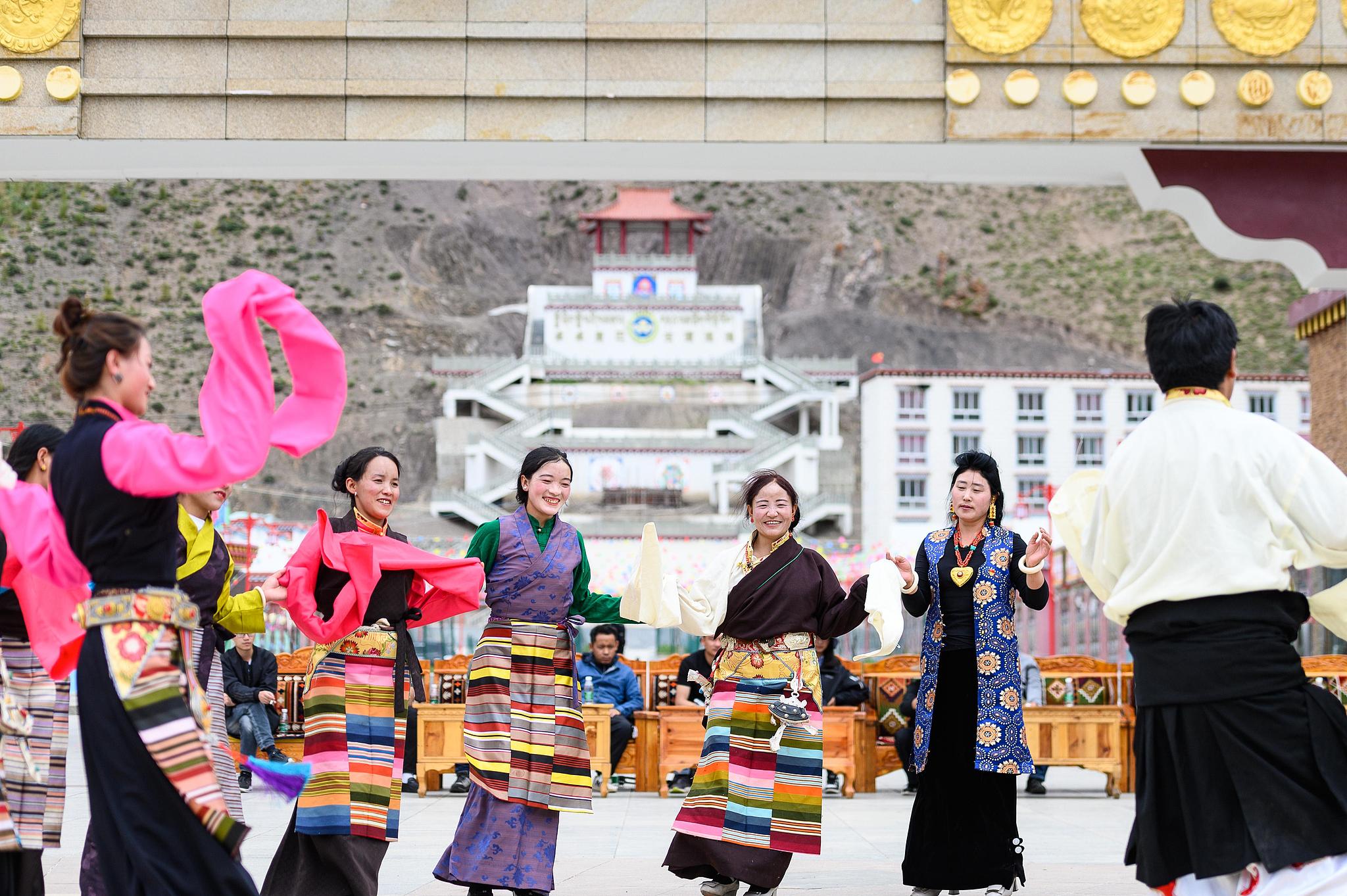 Villagers dance in Luolong, a county in Qamdo City, Xizang Autonomous Region, China, July 28, 2020. /CFP