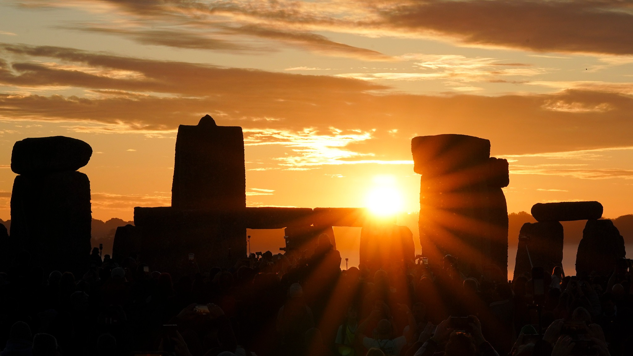 Britain issues rare red heat warning amid record-breaking heatwave
