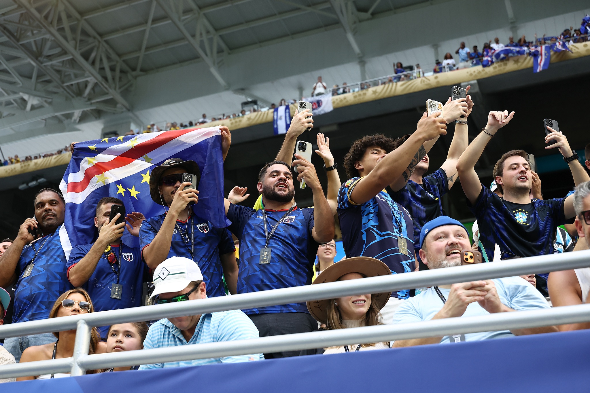 Cabo Verde fans take photos during their team's draw with Uruguay in a Group H match at the 2026 FIFA World Cup in Miami, Florida, June 21, 2026. /VCG