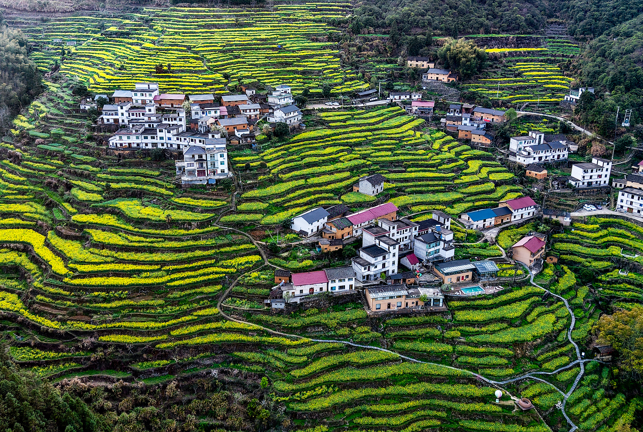 Terraced fields in Taihuishan village of Kaihua County, east China's Zhejiang Province, April 1, 2026. /VCG