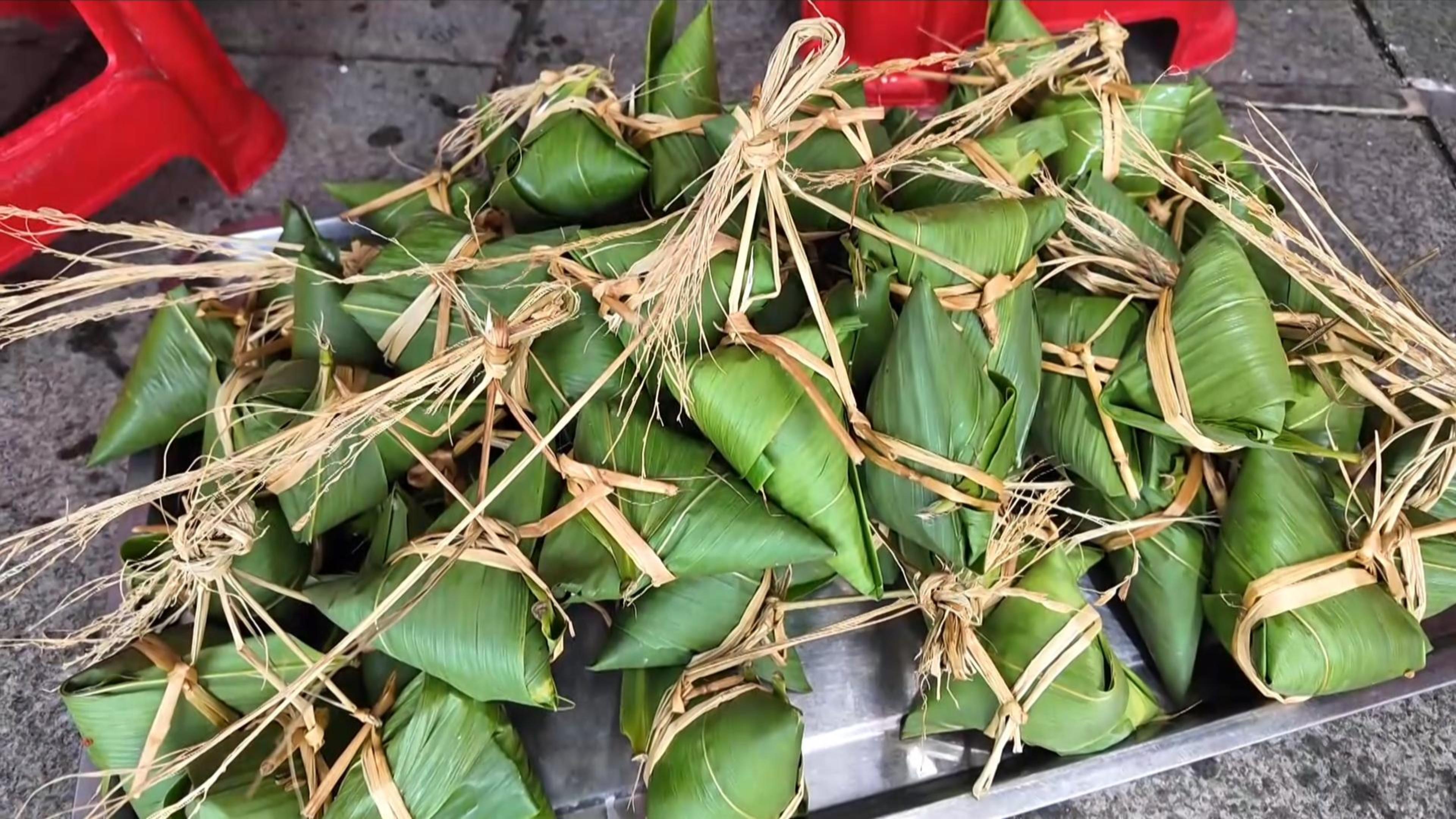 Dragon Boat Festival in the village of Guangxi Autonomous Region 