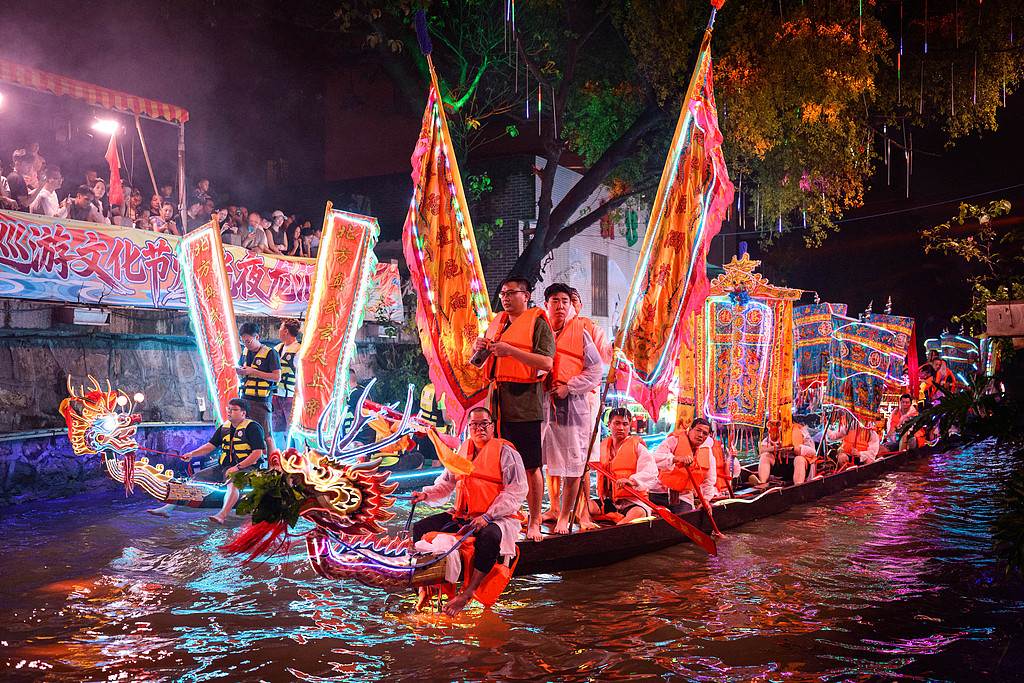 Citizens attend Lighted Dragon Boat cruise on the river during the Dragon Boat Festival in Foshan, south China's Guangdong Province, June 21, 2026. /VCG