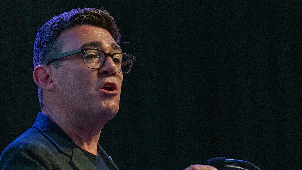 Newly elected Member of Parliament Andy Burnham delivers his victory speech at the Edge in Wigan, UK, June 19, 2026. /VCG 