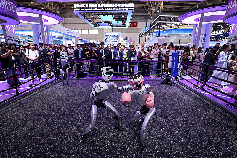 Robot combat performance at the 4th China International Supply Chain Expo, Beijing, China, June 22, 2026. /VCG
