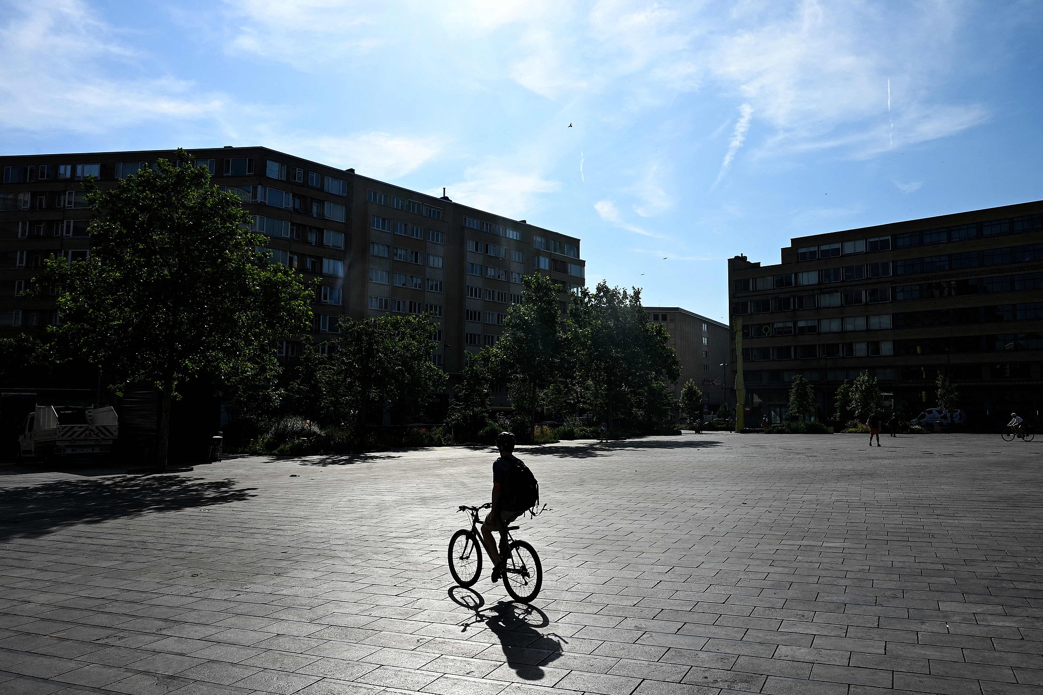 A man rides his bike across the Place Flagey square during a heatwave in Brussels, Belgium, June 22, 2026. /VCG