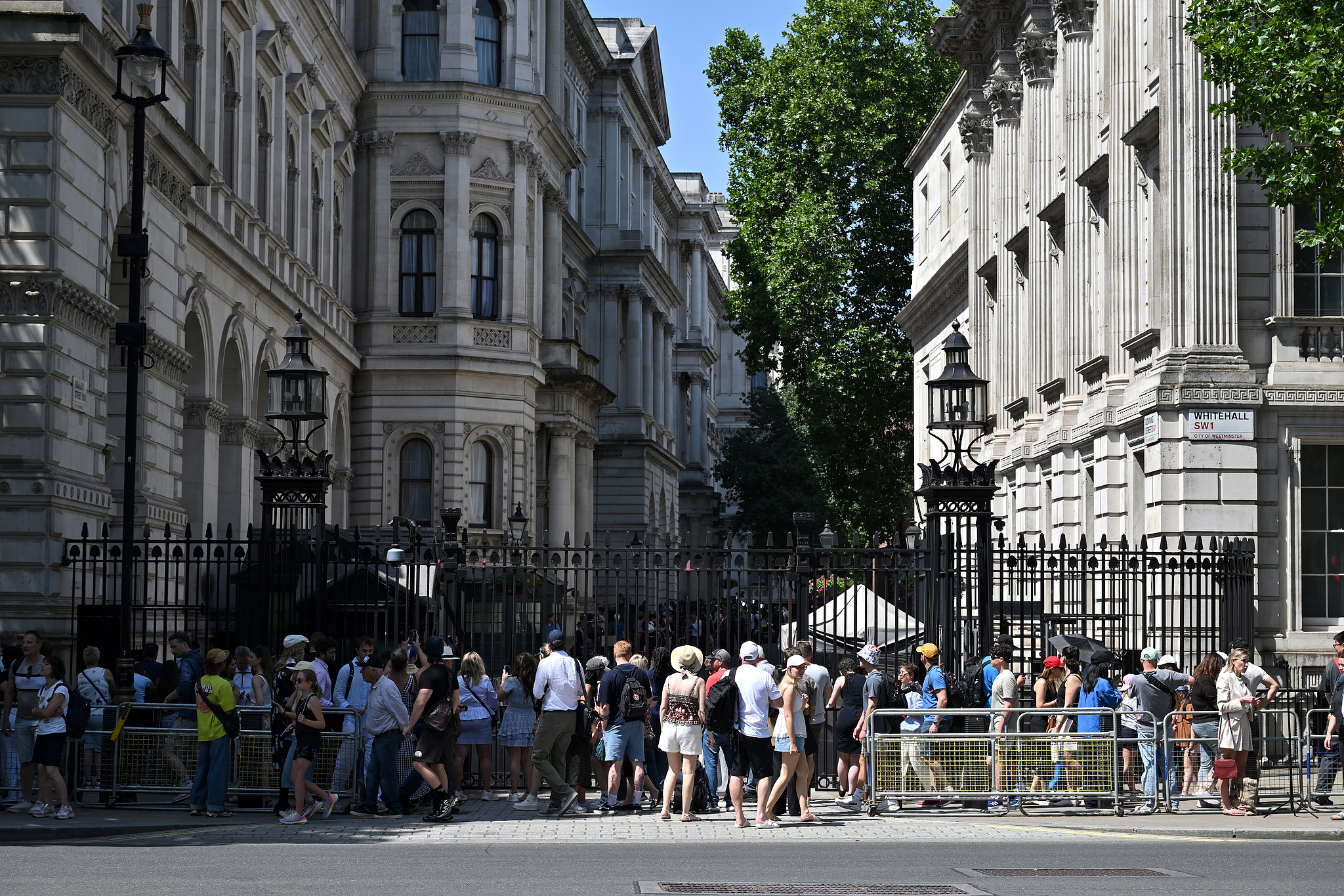 People gather outside Downing Street after British Prime Minister Sir Keir Starmer announced his resignation in London, June 22, 2026. /CFP