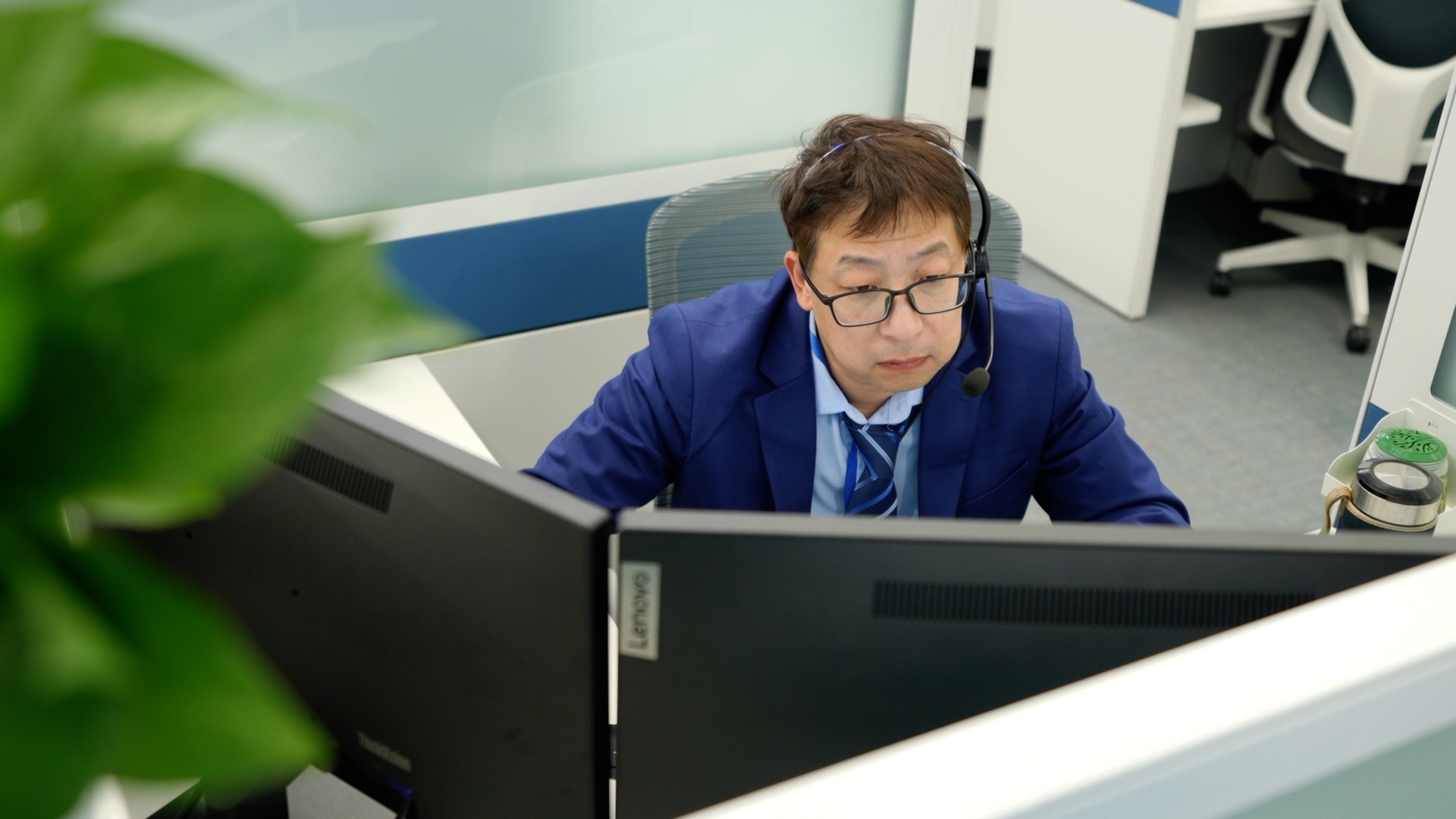 An English-speaking operator works at the 12345 citizen hotline service center in Beijing. /CGTN