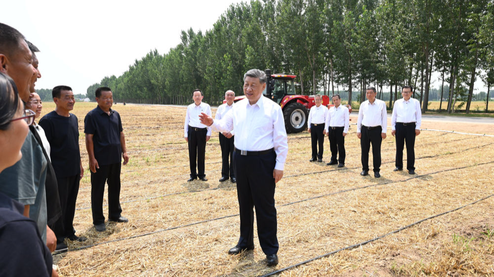 Chinese President Xi Jinping talks to grain growers, farming machinery operators and agricultural technicians during his inspection trip to Dezhou, Shandong Province, China, June 24, 2026. /Xinhua