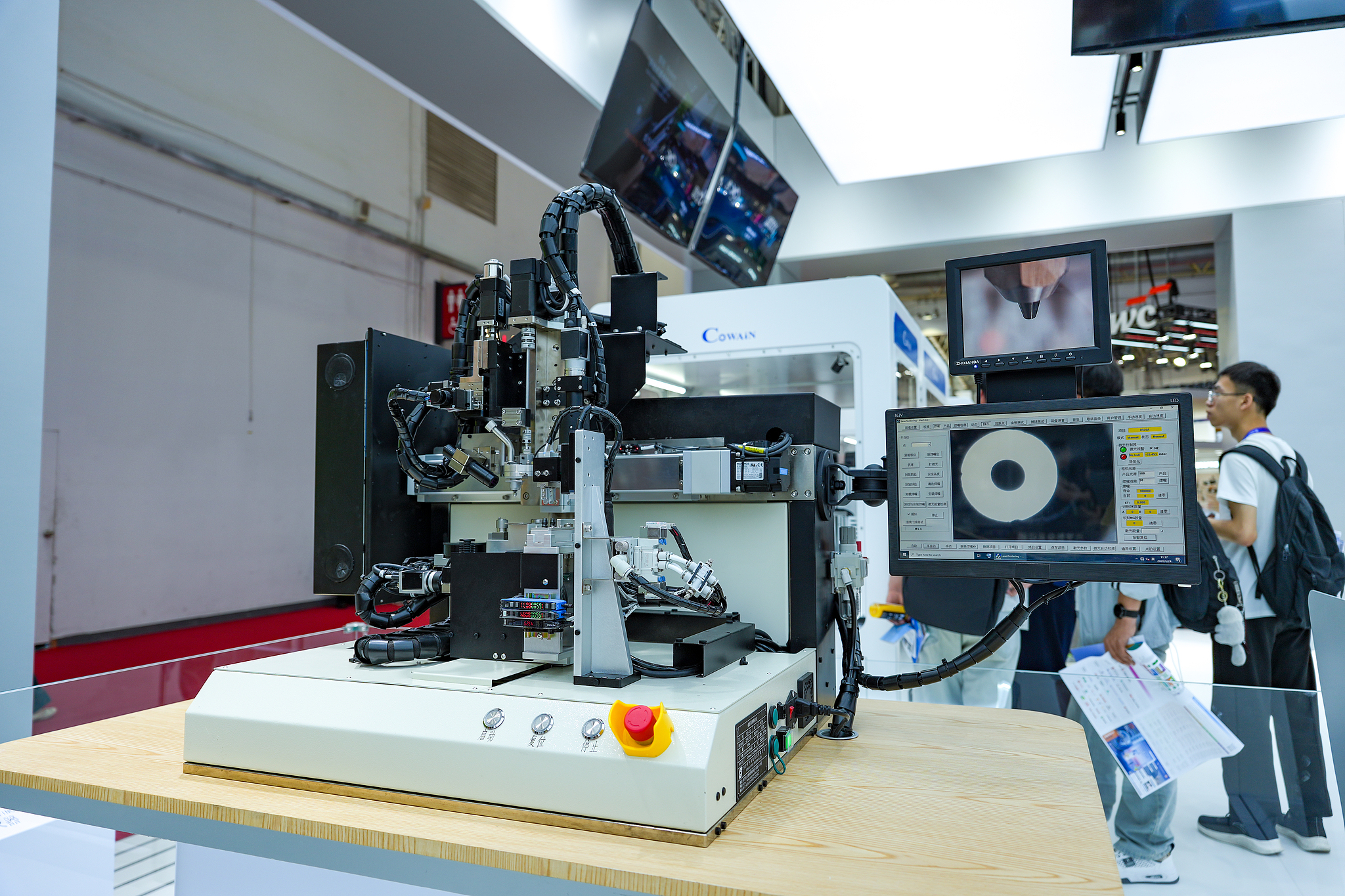 Apple and its suppliers showcase cutting-edge production techniques at the 4th CISCE in Beijing, Jun 22, 2026. /VCG