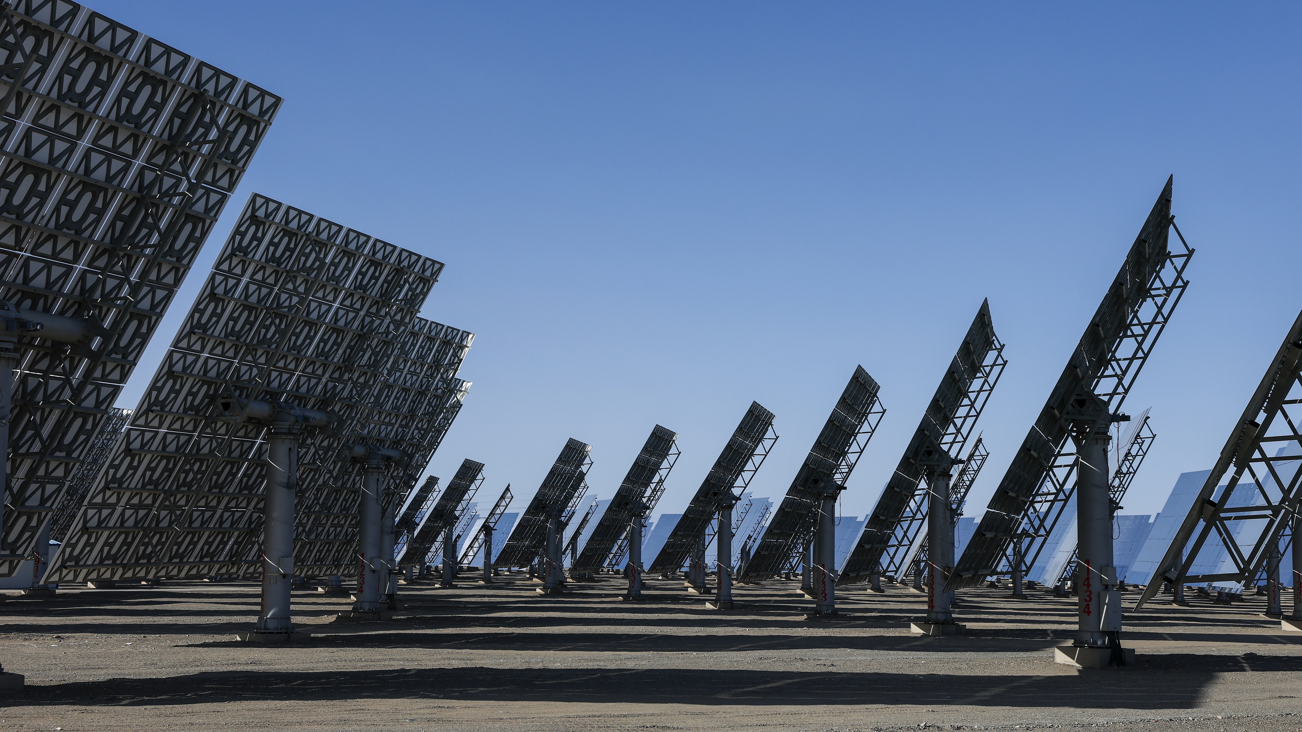 A molten-salt solar thermal power plant in Dunhuang, northwest China's Gansu Province, May 31, 2026. /VCG